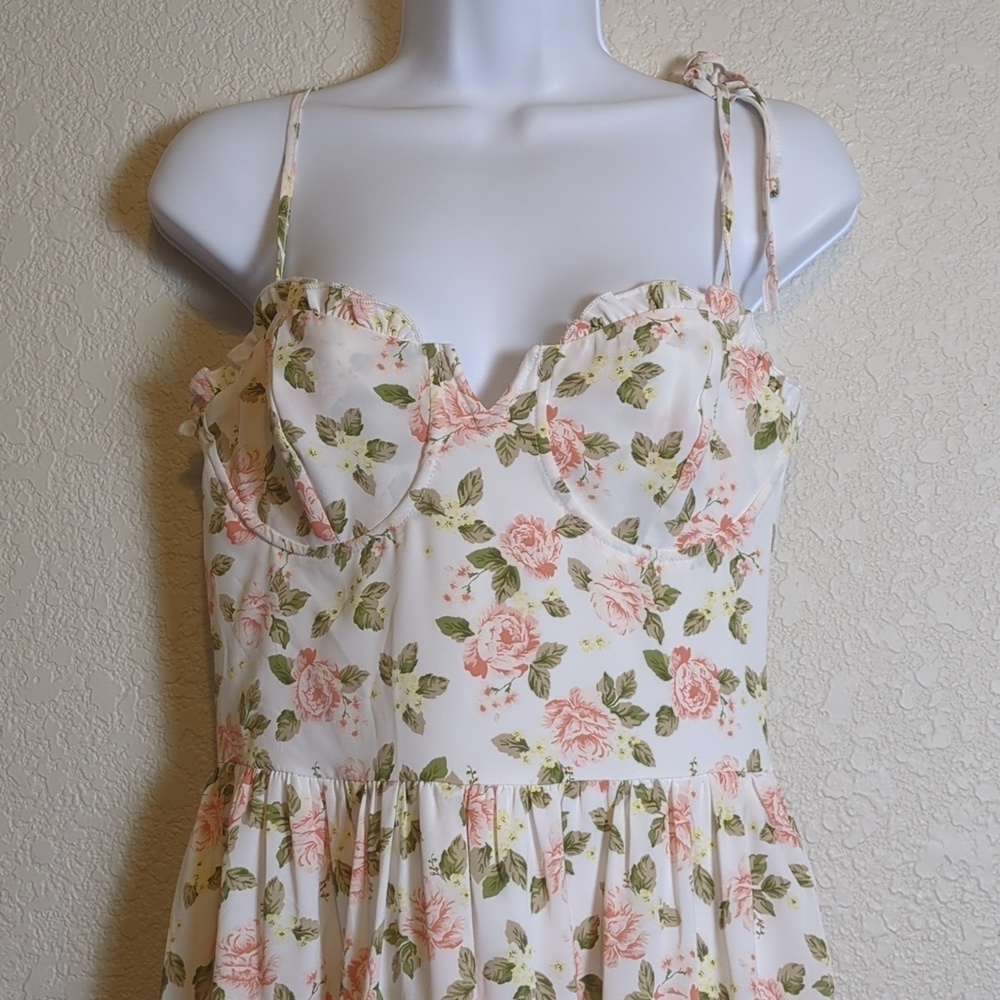 West of Melrose white pink floral sleeveless tiered buster v wire maxi dress - Picture 7 of 12
